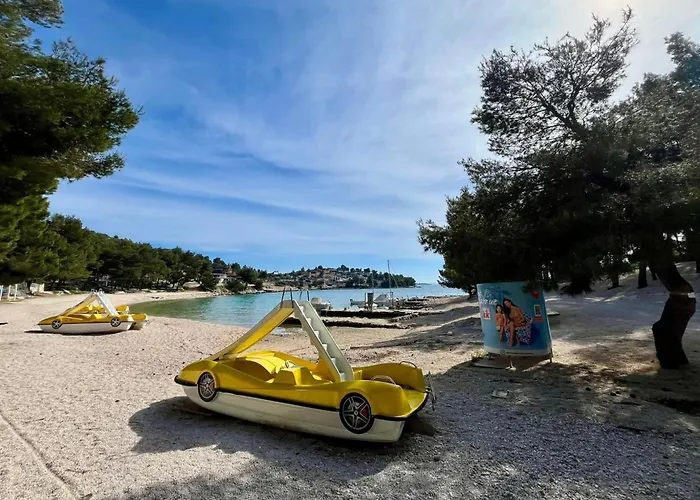 Дом отдыха Tranquil Tides Mobile With Terrace And Sea View