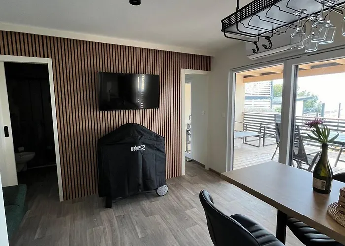 Tranquil Tides Mobile With Terrace And Sea View בית נופש