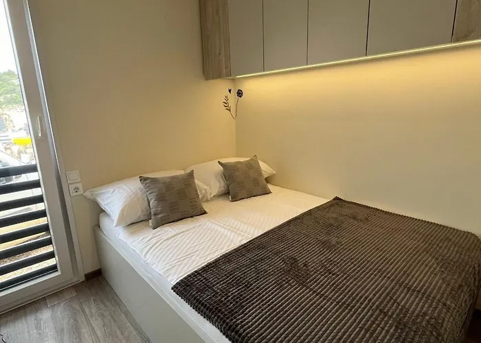 Дом отдыха Tranquil Tides Mobile With Terrace And Sea View